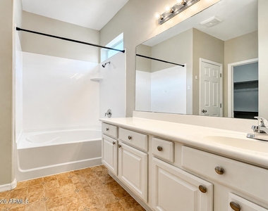 17636 W Maui Lane - Photo Thumbnail 9