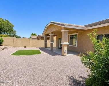 17636 W Maui Lane - Photo Thumbnail 30