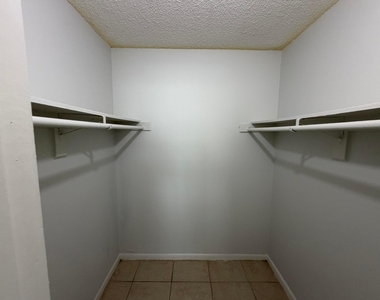 4160 Nw 21st Street - Photo Thumbnail 2
