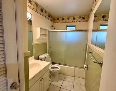 809 Hummingbird Way - Photo Thumbnail 14