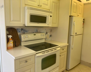 1097 Cornwall E - Photo Thumbnail 3