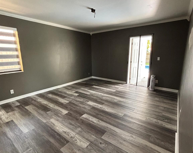 6421 Crossbow Court - Photo Thumbnail 7