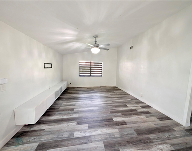 6421 Crossbow Court - Photo Thumbnail 6