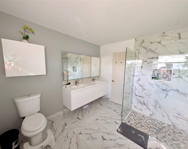 6421 Crossbow Court - Photo Thumbnail 8