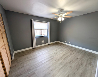 6421 Crossbow Court - Photo Thumbnail 12