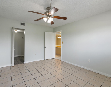 701 Nw 19th Street - Photo Thumbnail 7