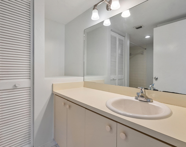 701 Nw 19th Street - Photo Thumbnail 11