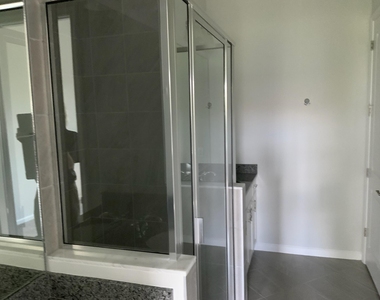 16340 Oakview Drive - Photo Thumbnail 7