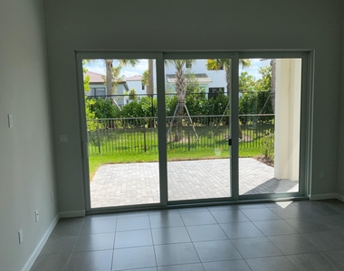 16340 Oakview Drive - Photo Thumbnail 4