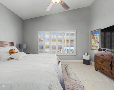 9026 W Escuda Drive - Photo Thumbnail 13
