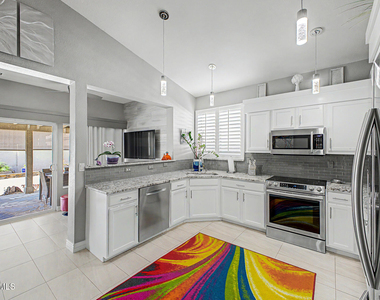 9026 W Escuda Drive - Photo Thumbnail 7