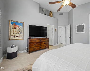 9026 W Escuda Drive - Photo Thumbnail 15