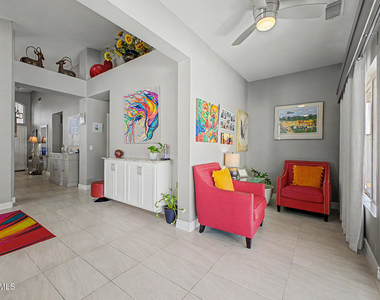 9026 W Escuda Drive - Photo Thumbnail 11