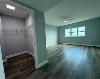 15051 Royal Oaks Lane - Photo Thumbnail 10