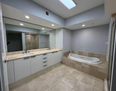 15051 Royal Oaks Lane - Photo Thumbnail 13