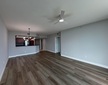 15051 Royal Oaks Lane - Photo Thumbnail 5