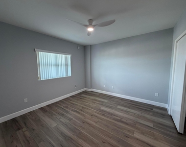 15051 Royal Oaks Lane - Photo Thumbnail 14