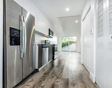 39 Nw 7th Avenue - Photo Thumbnail 2