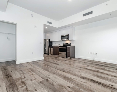 39 Nw 7th Avenue - Photo Thumbnail 1