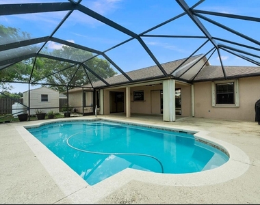 329 Se Oakridge Drive - Photo Thumbnail 14
