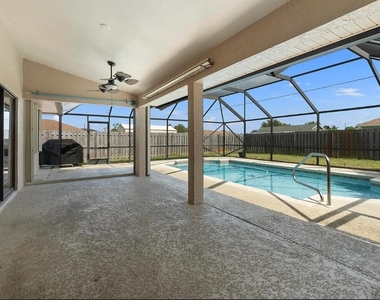 329 Se Oakridge Drive - Photo Thumbnail 13