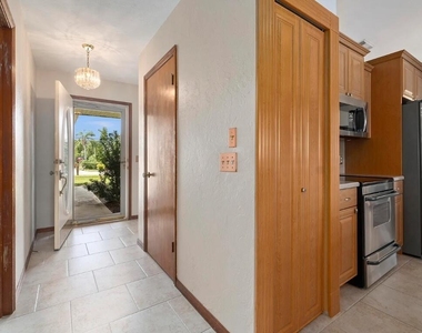329 Se Oakridge Drive - Photo Thumbnail 2