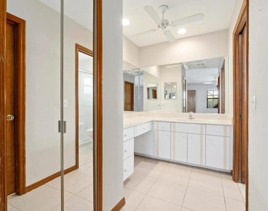 329 Se Oakridge Drive - Photo Thumbnail 9