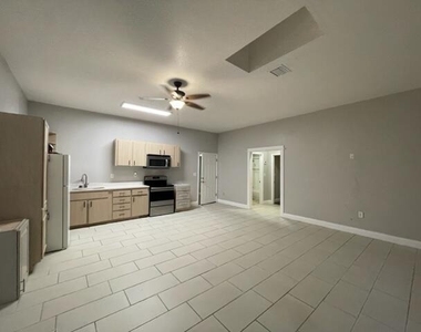 704 Sw 6th Street - Photo Thumbnail 2