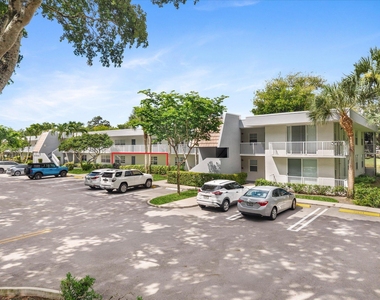 4240 Oaks Terrace - Photo Thumbnail 4