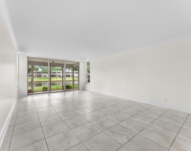 4240 Oaks Terrace - Photo Thumbnail 13