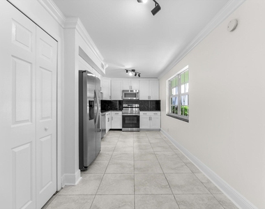 4240 Oaks Terrace - Photo Thumbnail 7