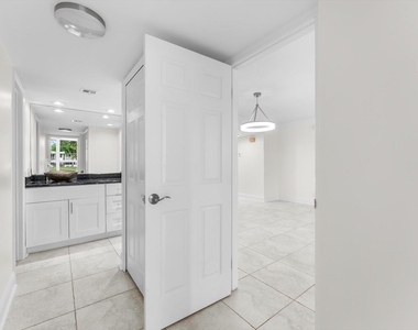 4240 Oaks Terrace - Photo Thumbnail 20