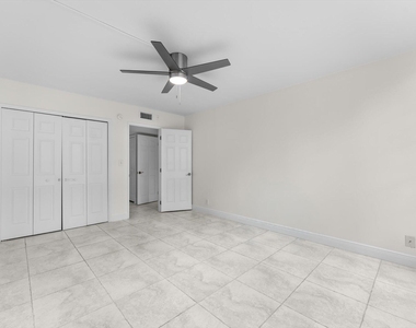 4240 Oaks Terrace - Photo Thumbnail 18