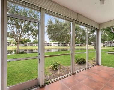 4240 Oaks Terrace - Photo Thumbnail 15