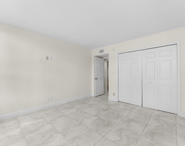 4240 Oaks Terrace - Photo Thumbnail 26