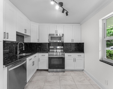 4240 Oaks Terrace - Photo Thumbnail 8