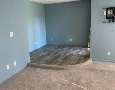 8430 N 80th Place - Photo Thumbnail 7