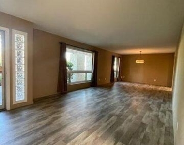 8430 N 80th Place - Photo Thumbnail 1
