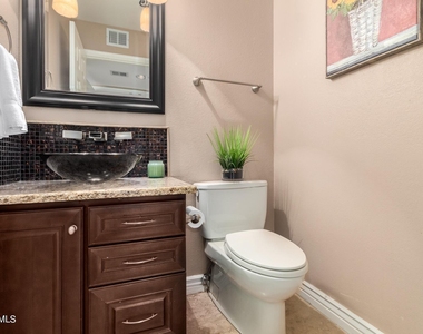 2911 E Windmere Drive - Photo Thumbnail 11