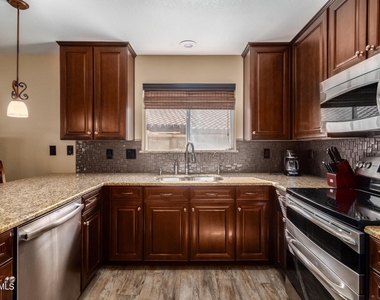 2911 E Windmere Drive - Photo Thumbnail 9