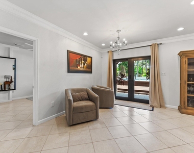 728 Ne 9th Avenue - Photo Thumbnail 7