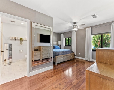 728 Ne 9th Avenue - Photo Thumbnail 16