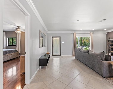 728 Ne 9th Avenue - Photo Thumbnail 6