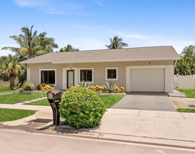 728 Ne 9th Avenue - Photo Thumbnail 1