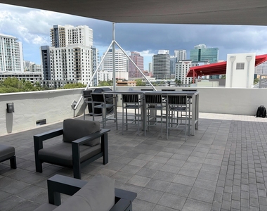 425 N Andrews Avenue - Photo Thumbnail 24