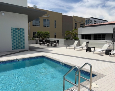 425 N Andrews Avenue - Photo Thumbnail 9