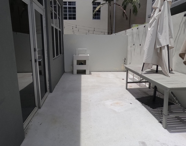 425 N Andrews Avenue - Photo Thumbnail 27