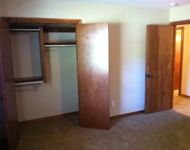 2733 Walnut Road - Photo Thumbnail 7