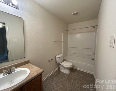 3015 Meadow Knoll Drive - Photo Thumbnail 11