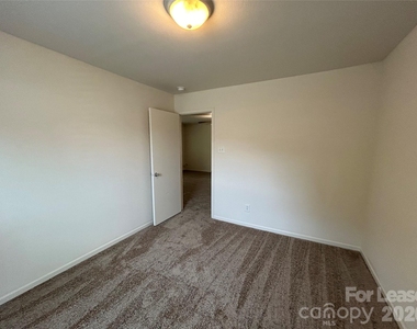 3015 Meadow Knoll Drive - Photo Thumbnail 13